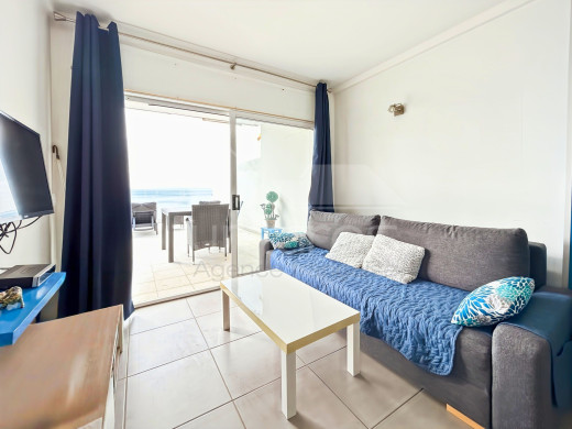Seafront apartment with a tourist licence in Roses