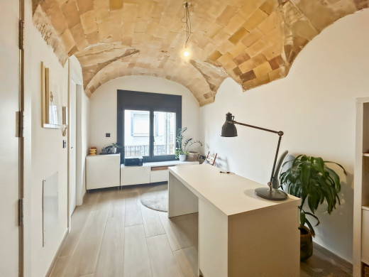 Apartamento dúplex con terraza y garaje en el corazón del Alt Empordà