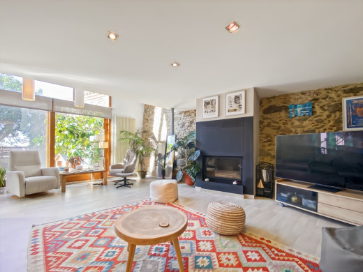 Maison avec grand jardin et loft indépendant au coeur du village