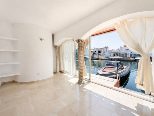 House with a 14-metre mooring before the bridges, in Empuriabrava