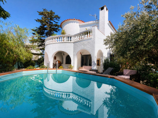 Villa avec piscine, garage et licence touristique à Empuriabrava