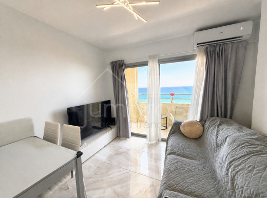 Estudio reformado con terraza y vistas al mar en Empuriabrava