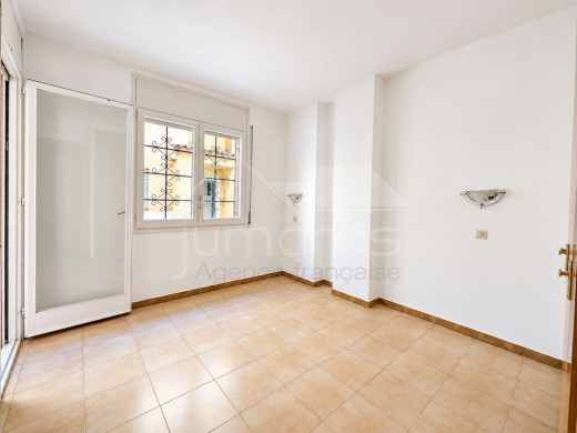 Appartement 2 chambres à rénover, piscine et parking à 100 m de la plage – Empuriabrava