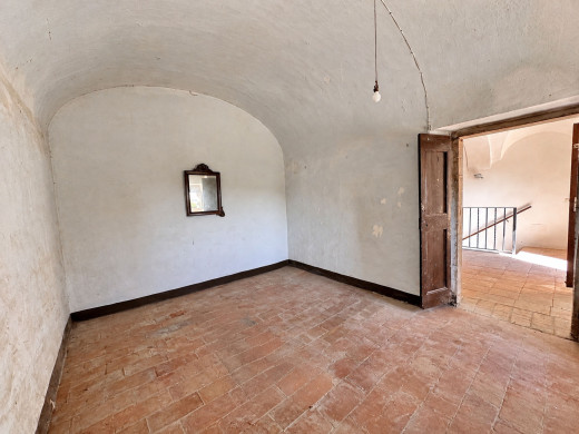 Village house to renovate opposite Bellcaire d’Empordà Castle