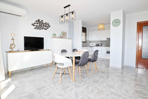3 habitaciones, primera línea, vista mar, piscina y parking