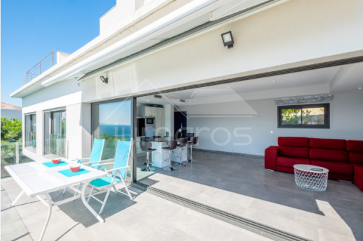 Belle maison avec vue mer et piscine à débordement