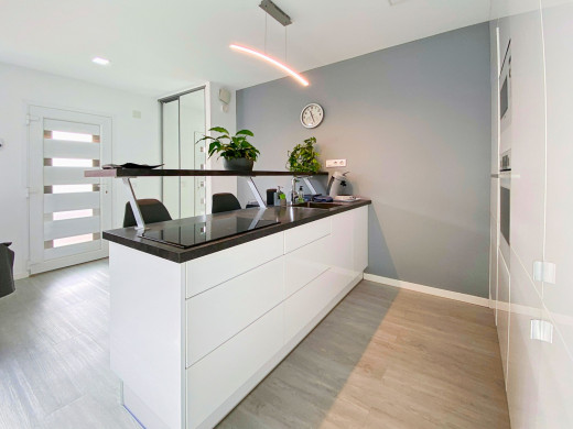 Maison de village rénovée en vente à Palau-Saverdera