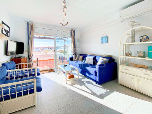 Appartement avec de belles vues, grande terrasse et parking à Empuriabrava