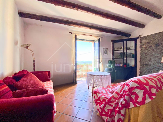 Maison traversante au coeur du village de Vilamaniscle, Espagne