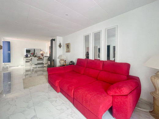 Immeuble avec appartement et restaurant en vente à Roses