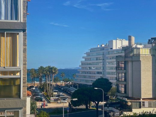 Appartement de standing avec terrasse et parking à 200m de la plage à Roses