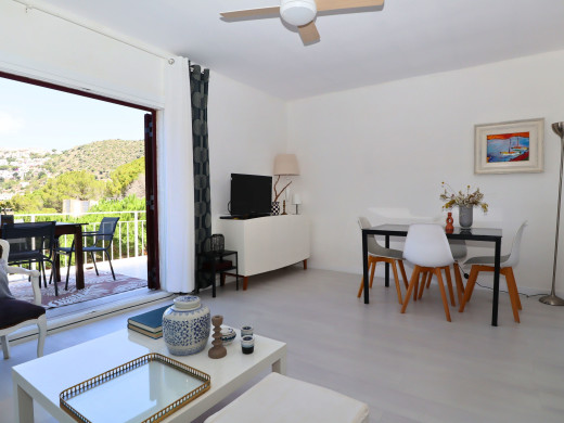 Belles vues mer: Maison avec garage et licence touristique à 300 m de la plage à Canyelles