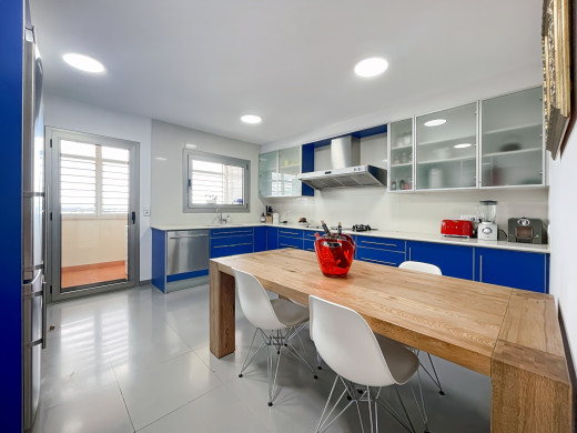 Luxuswohnung in Figueres mit 2 Parkplätzen und Abstellraum