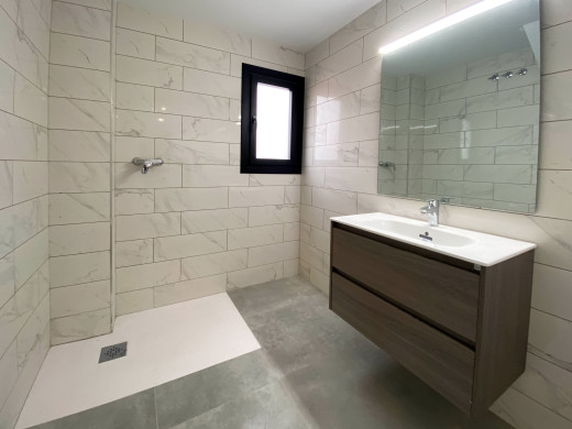 Appartement neuf en duplex à 300m de la plage, à Roses