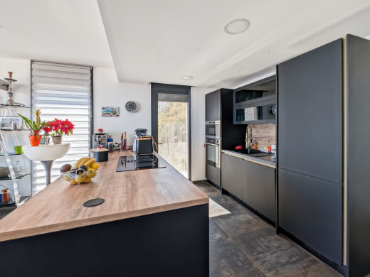 Villa mit Meerblick in Canyelles, mit Pool und Garage