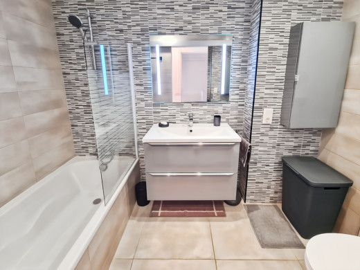 Appartement rénové vue canal et licence touristique à Empuriabrava, proche plage