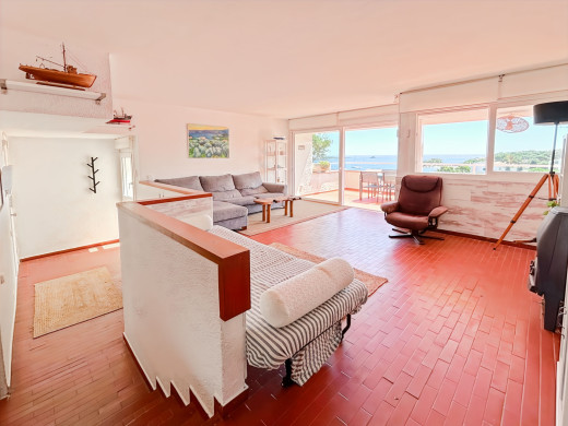 Appartment mit Meerblick und Privatparkplatz in Cadaqués, 200m vom Strand entfernt