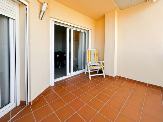 Renovated top floor flat in L'Escala, private garage