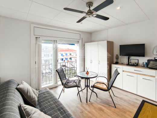 Renovated studio with canal views in Empuriabrava