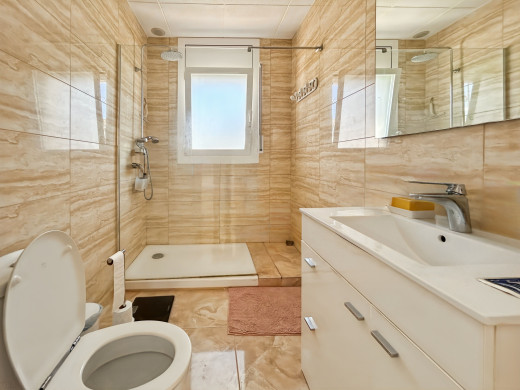 Casa, 4 dormitorios con piscina y garaje