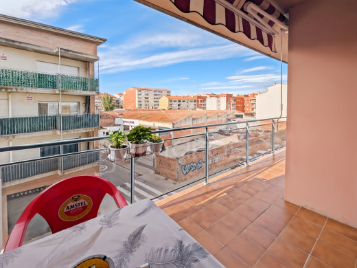 3-bedroom flat with terrace and unobstructed views in Figueres