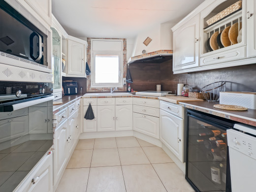 House in Roses-Canyelles, 180° panoramic sea view with swimming pool and private garage