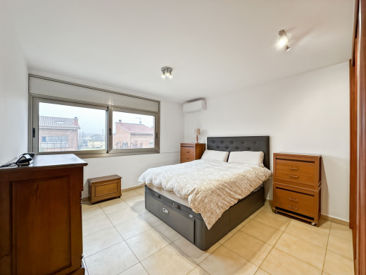 Haus mit 4 Schlafzimmern und Garage in Vic zu verkaufen