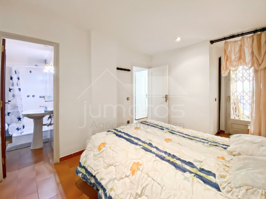 Apartment with a terrace in the centre of Roses, close to the beach