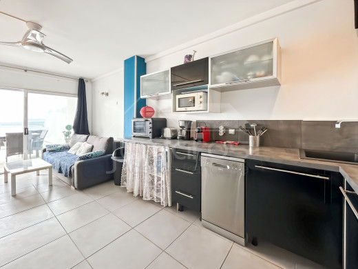 Seafront apartment with a tourist licence in Roses