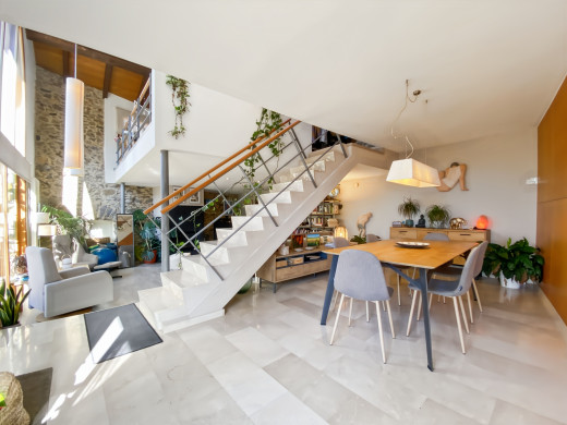 Maison avec grand jardin et loft indépendant au coeur du village