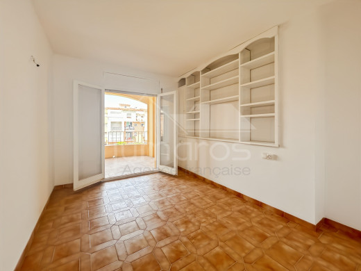 Grand appartement à Gran Reserva, à 300m de la plage, parking privé