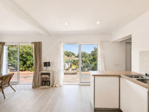 Appartement rénové avec une grande terrasse près de la plage à Llançà