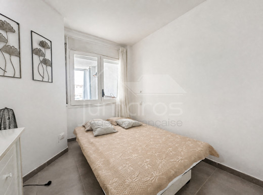 Piso de un dormitorio con vistas al canal en Empuriabrava