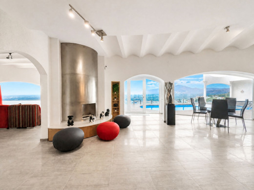 Villa excepcional con vistas panorámicas y total privacidad en Roses
