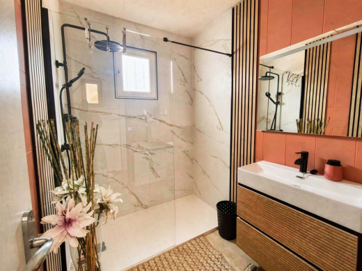 Casa de planta baja con piscina y jardín en Empuriabrava