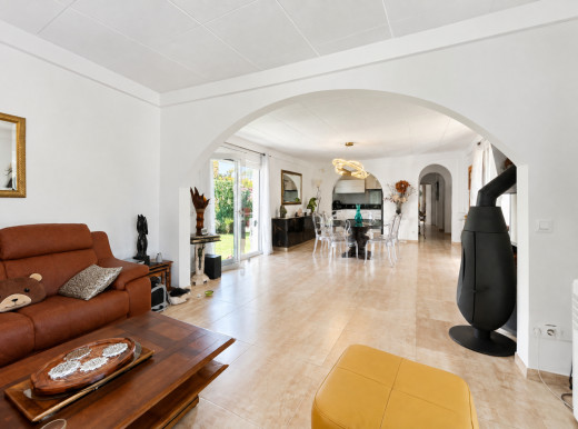 Ebenerdiges Haus mit Pool und Garten in Empuriabrava