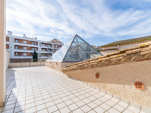 Maison unique avec jardin et garage dans le centre de Figueres