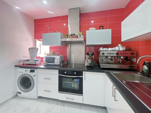 Immeuble avec appartement et restaurant en vente à Roses