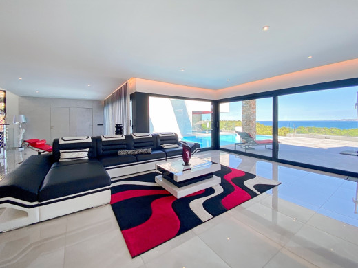 Luxury villa with impressive sea views on the first line in Llançà