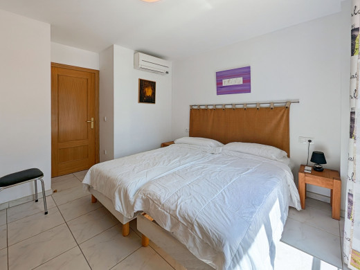 3 apartment building with garage and 20 m mooring in Empuriabrava