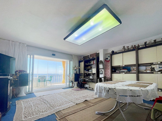 Wohnung in erster Meereslinie im obersten Stockwerk in Roses