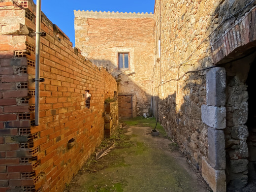 Maison historique à rénover à La Tallada d'Empordà