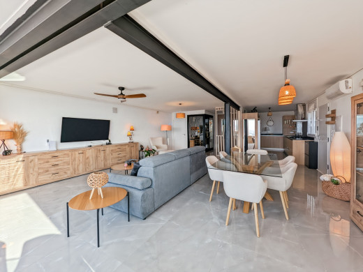 Appartement duplex moderne avec vue mer