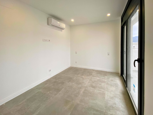 Appartement neuf en duplex à 300m de la plage, à Roses
