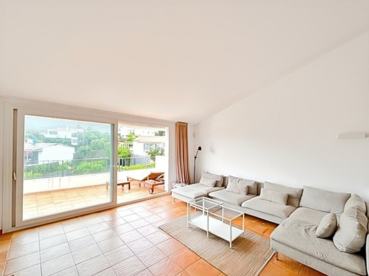 Casa con garaje en venta en Cadaqués, vista al mar y cerca de la playa
