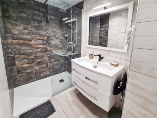 Appartement rénové vue canal et licence touristique à Empuriabrava, proche plage