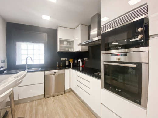 Maison rénovée avec garage et licence touristique dans le centre de Roses