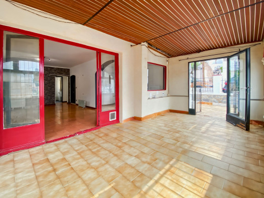 House in Canyelles, 50 metres from the beach and 5 private parking spaces