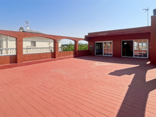 Haus mit Pool und Garage in der Nähe von Figueres, in Llers