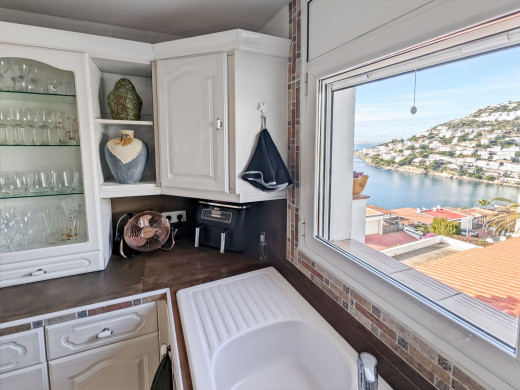 House in Roses-Canyelles, 180° panoramic sea view with swimming pool and private garage
